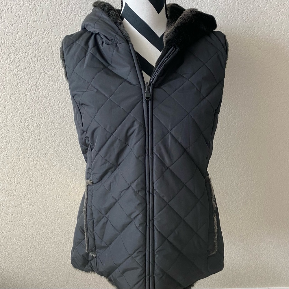 Kristen Blake || reversible faux fur trim hooded puffer vest